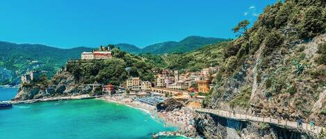 Ligstoelen aan het strand