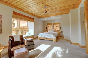 4 bedrooms, desk, iron/ironing board, free WiFi