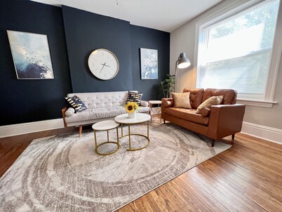 Spacious Shaw 2 Bedroom - Walk to Botanical Garden & Tower Grove - Pet Friendly