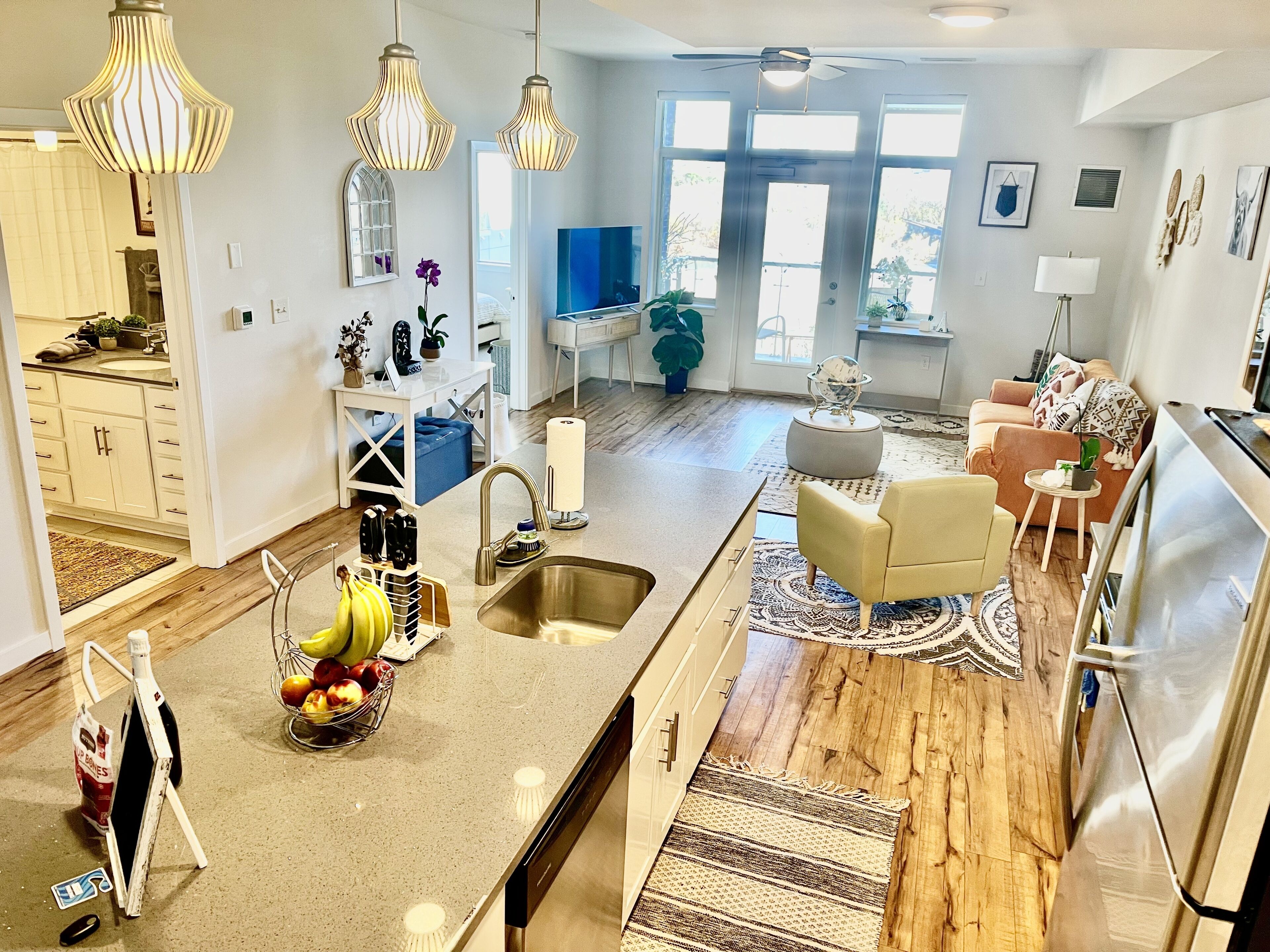 Smart TV, books, stereo