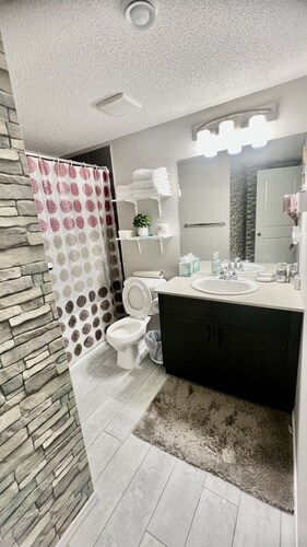Fully Separate and Private 1Bed 1Bath Guest Legal Suite