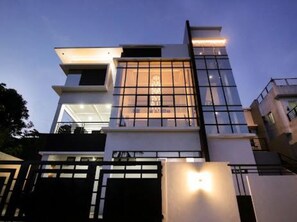 المنشأة من الخارج