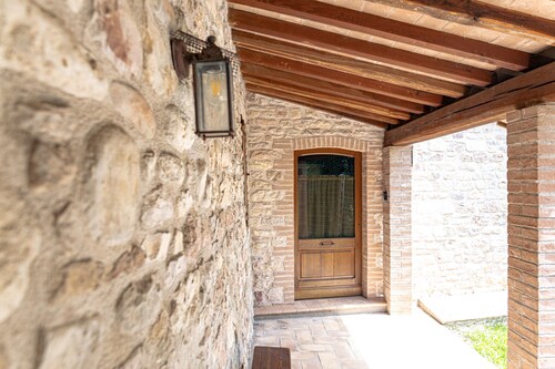 [Rustic House] with patio and garden Assisi center