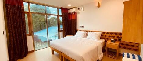 Deluxe Quadruple Room | In-room safe, blackout drapes, soundproofing, iron/ironing board