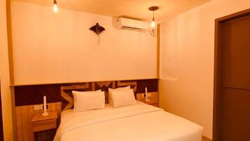 Deluxe Double Room | In-room safe, blackout drapes, soundproofing, iron/ironing board