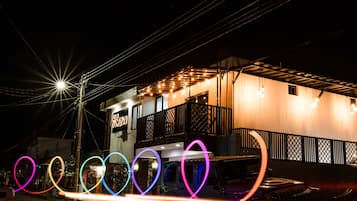 Vista frontal de la propiedad