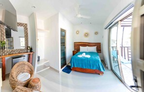 Deluxe Double Room | Down comforters, pillowtop beds, in-room safe, blackout drapes - Hotel Naomi (Bacalar)