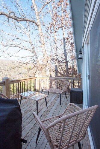 Cheerful 3 Bedroom Swiss Chalet at Table Rock Lake