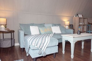 TV - Cheerful 3 Bedroom Swiss Chalet at Table Rock Lake (Lampe)