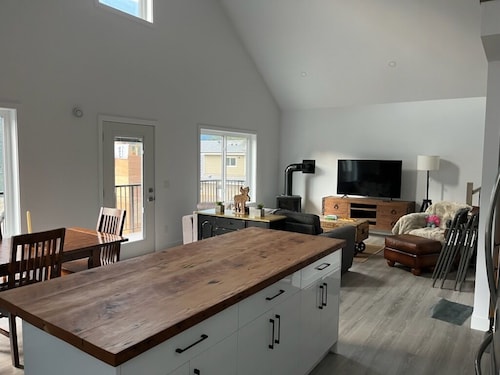 Brand New Spacious 5-Bed Retreat in Sunshine Valley