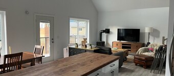 Brand New Spacious 5-Bed Retreat in Sunshine Valley