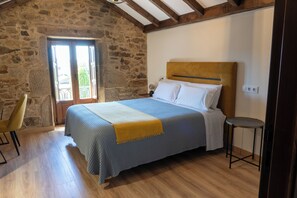 Cortinas blackout, wifi gratis y ropa de cama 