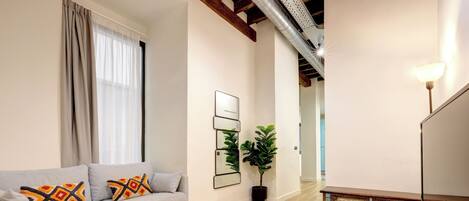 Televisión LCD de 30 pulgadas con canales por cable