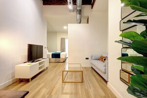 Apartamento City, 1 habitación | Zona de estar | Televisión LCD de 30 pulgadas con canales por cable