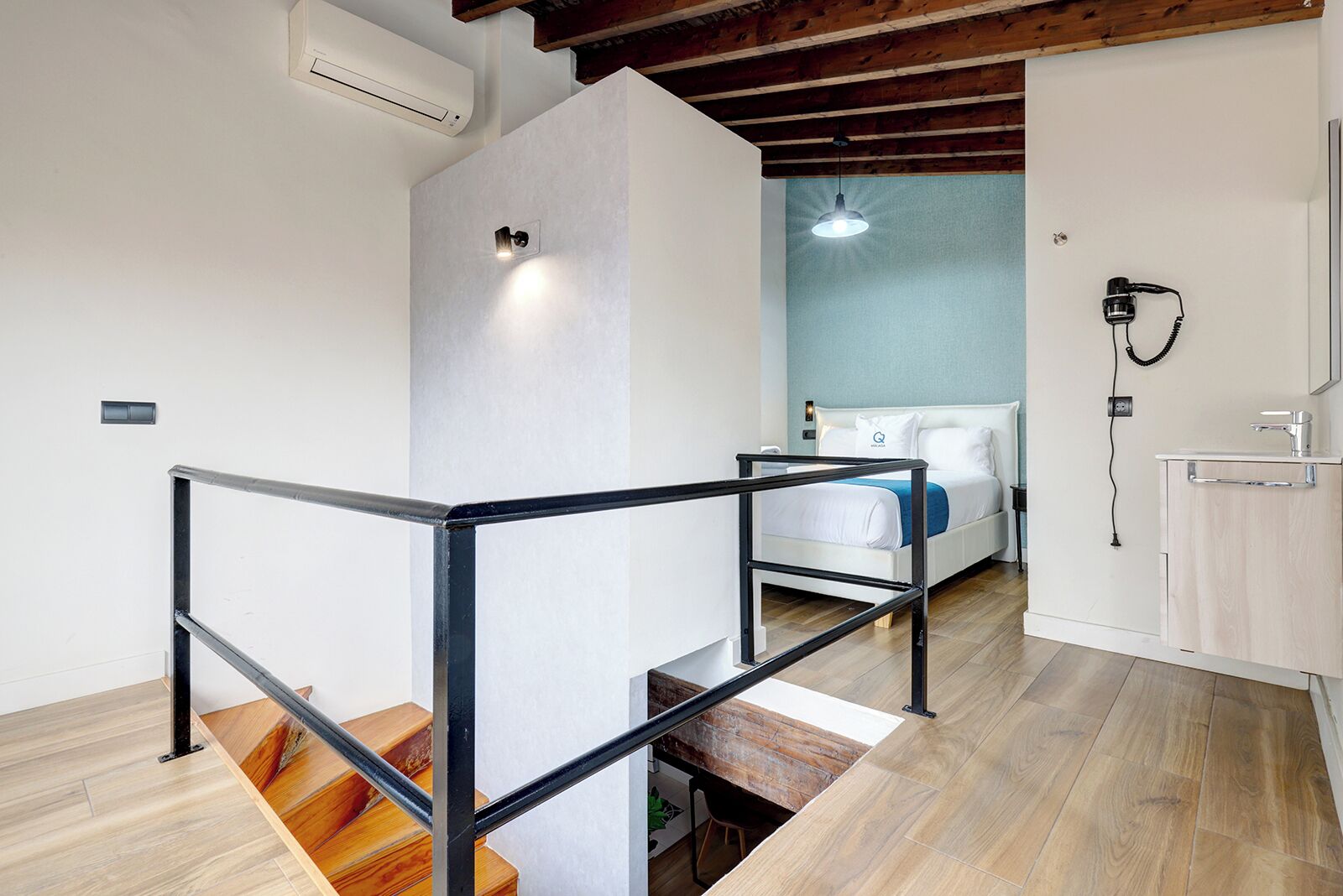 Superior Apartment, 1 Bedroom | Iron/ironing board, free WiFi, bed sheets