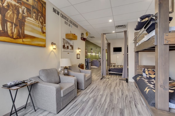 2 slaapkamers, een bureau, een strijkplank/strijkijzer, gratis wifi