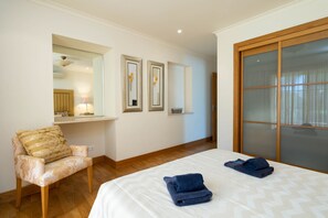 3 bedrooms, in-room safe, iron/ironing board, travel crib