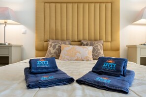 3 bedrooms, in-room safe, iron/ironing board, travel cot