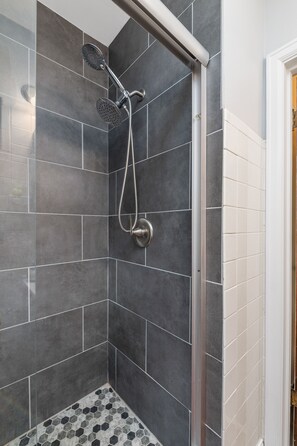 Shower, hair dryer, towels, soap - Mid Century ranch central to everything! (Davenport)