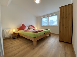 2 habitaciones, cuna de viaje, wifi gratis y ropa de cama 