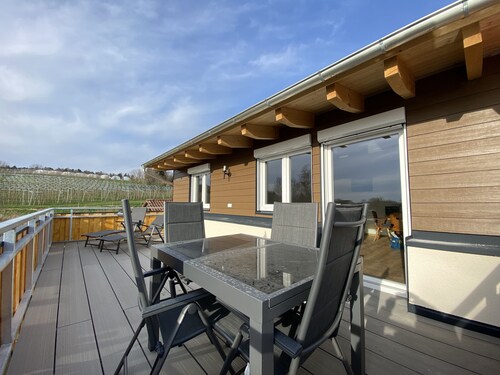 Idyllische FeWo im Grünen mit Westbalkon, Parkplatz (Wallbox) und Fahrradraum.