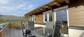 Idyllic apartment in the countryside with west-facing balcony, parking space (wallbox) and bicycle room.