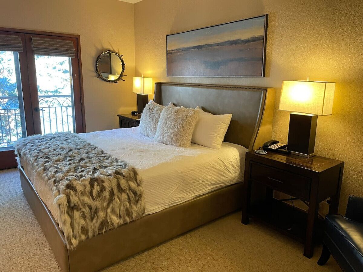 1 bedroom, travel cot, WiFi, bed sheets