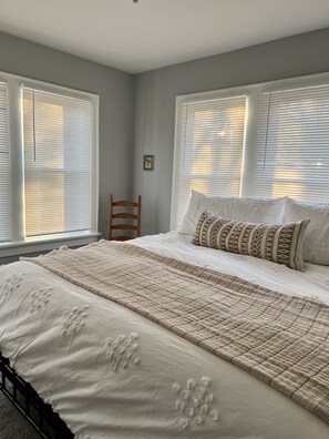 4 bedrooms, WiFi, bed sheets