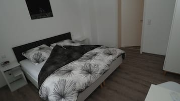 2 Schlafzimmer, Schreibtisch, Reisekinderbett, kostenloses WLAN