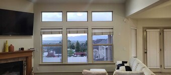 3 bd/3bath luxury home- great mountains/city view