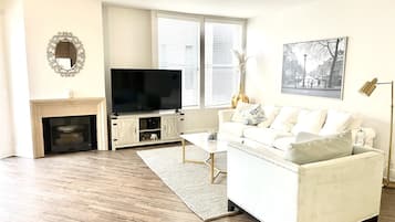 Smart TV, fireplace