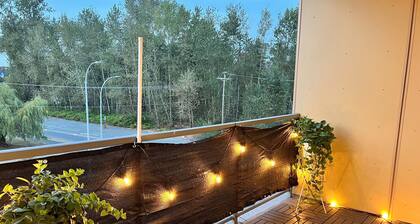 Warm and inviting condo - 5 minutes from local shopping and eateries!