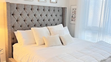 2 bedrooms, desk, WiFi, bed sheets