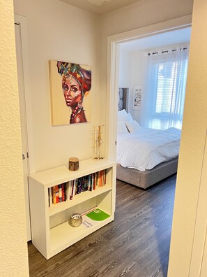 2 bedrooms, desk, WiFi, bed sheets