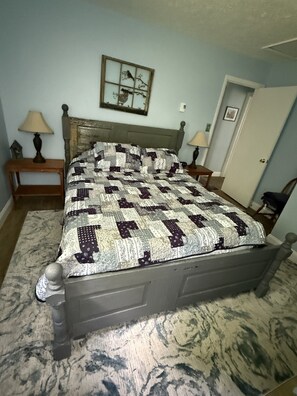 3 bedrooms, desk, free WiFi, bed sheets