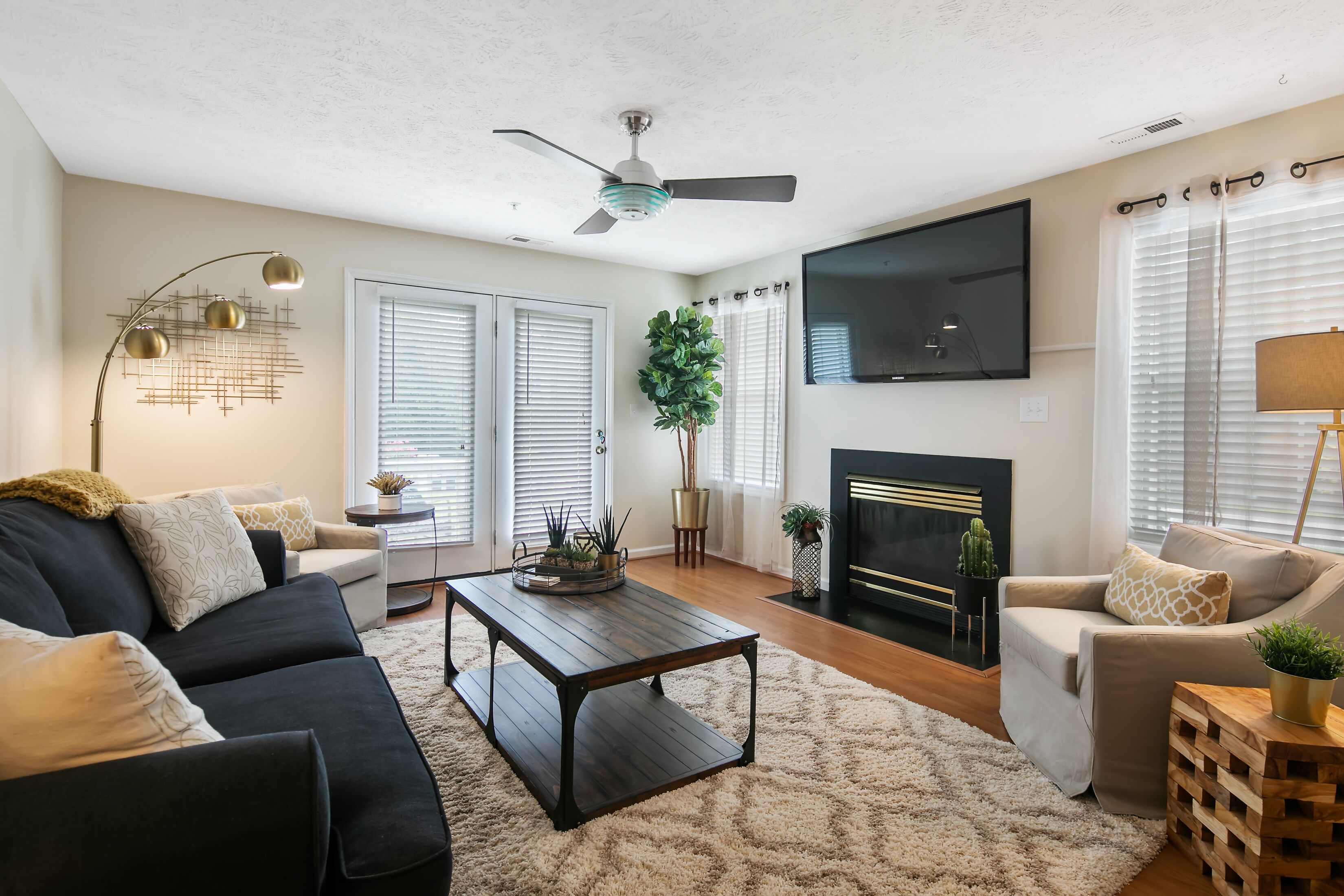 Newly Renovated Ground Floor Condo minutes to Fort Liberty