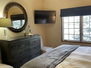 2 bedrooms, desk, iron/ironing board, travel crib