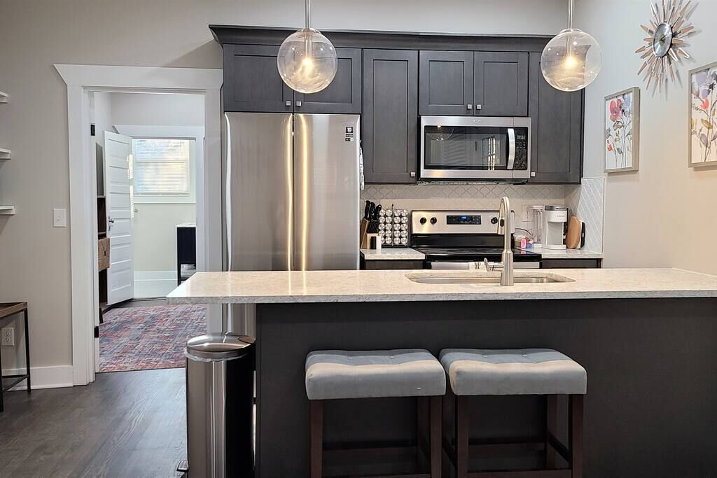 ثلاجة، ميكروويف، فرن، موقد طهي مسطح