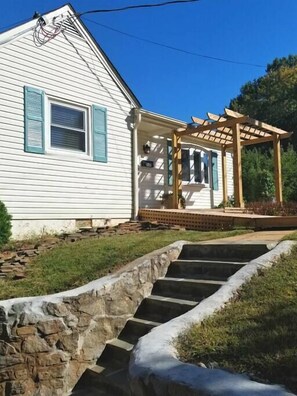 Exterior - Cozy Ardmore Cottage Main Level (Winston-Salem)