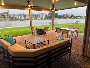Outdoor dining - Waterfront Townhome in Walden -Great view, yard, dock, and easy water access. (Montgomery)