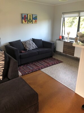 Smart TV, DVD player - 400m Walk to Beautiful Matarangi Beach (Matarangi)