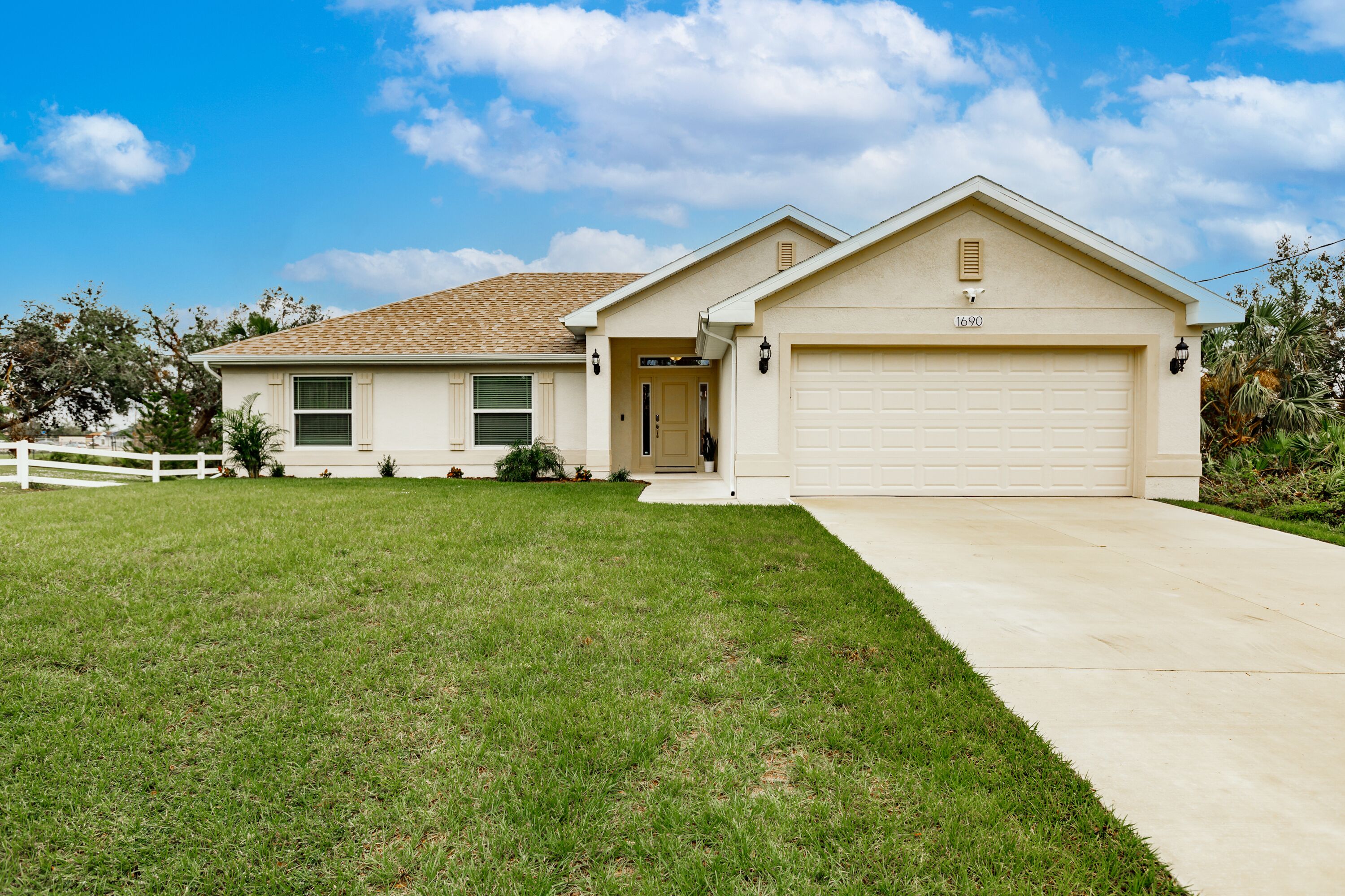 Family friendly 4 bed 2 bath brand new house 25 minutes from beaches