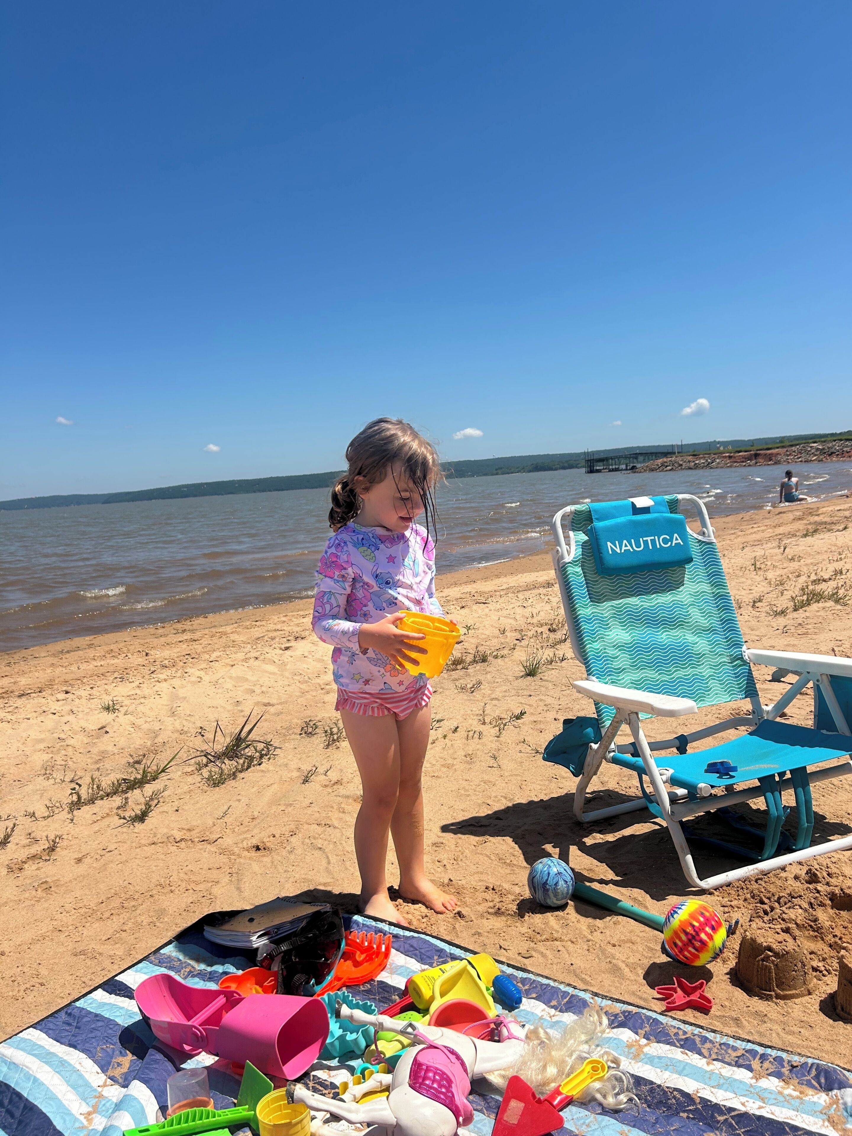 Chaises longues, serviettes de plage