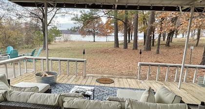 Cozy and Modern Waterfront Cottage