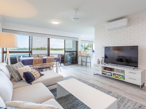 Smart TV - Relax & unwind in the "Beach House" (Maroochydore)