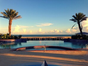 Pool - "Above the Waves" - BEACH FRONT (Galveston)