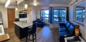 Smart TV - The Bear Den. Water view, eagle view, deer and  black bear, cover deck and BBQ. (Ketchikan)