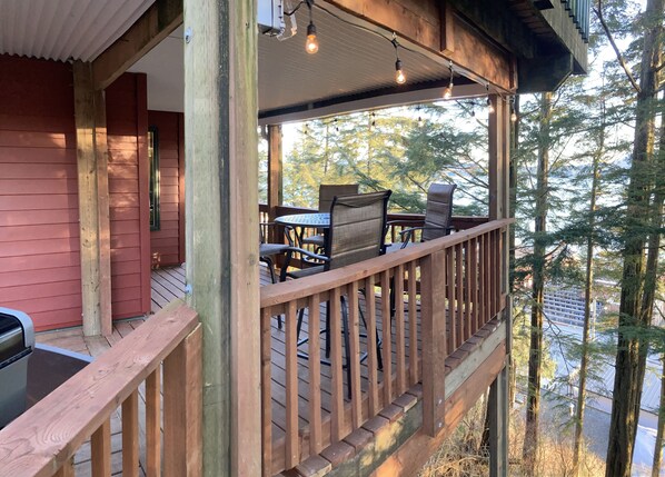Outdoor dining - The Bear Den. Water view, eagle view, deer and  black bear, cover deck and BBQ. (Ketchikan)