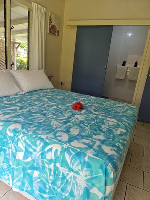 2 bedrooms, in-room safe, iron/ironing board, free WiFi - Mango Cottage with AC, Unlimited Wifi, Plunge pool (Ngatangiia District)