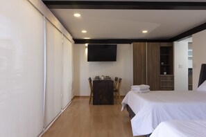 1 habitación, escritorio, wifi gratis y ropa de cama